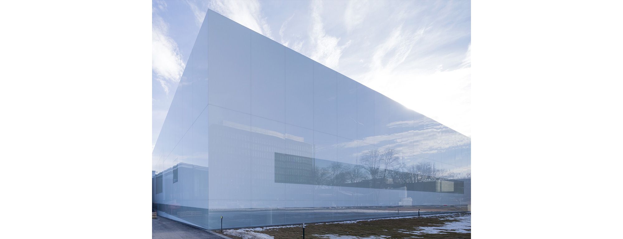 The Corning Museum of Glass combined Saflex Structural with Vanceva Whites 